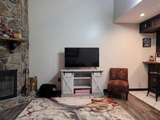 Little Womens Villa Condo 1 mile from Parkway - Gatlinburg - 6