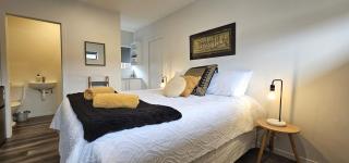 Beverley Hills Studio Apartment - Shared Pool and Hot Tub - Whangamata - 2