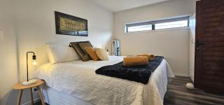 Beverley Hills Studio Apartment - Shared Pool and Hot Tub - Whangamata - 9