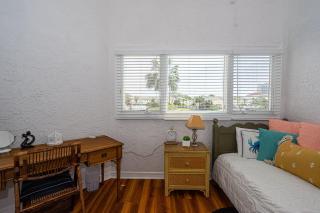 Lovely Townhome - Shoreline Towers WALK beach Pool - 6