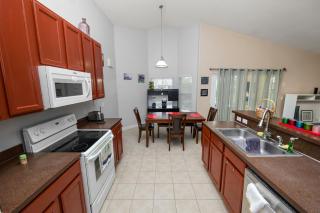 Home Near Disney - Private Pool, BBQ & Hot Tub - Davenport - 6