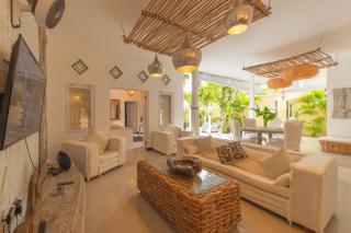 Smile - One Bedroom Villa in the Seminyak center - 0