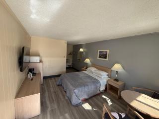 Pine Needles Inn - Mount Shasta - 1