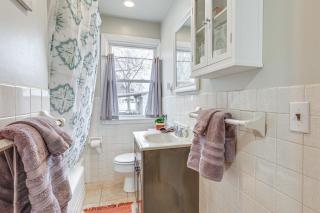 5 Mi to Dtwn and YSU Pet-Friendly Youngstown Home - Youngstown - 1