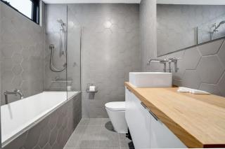 Central Two-Story Brunswick Townhome with parking - Melbourne - 6