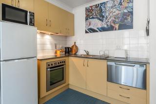 Central Sydney 1BR unit with Pool Gym Parking! - Sydney - 2