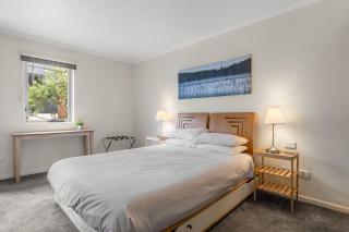 Central Sydney 1BR unit with Pool Gym Parking! - 1