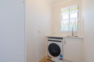 Amanda Court 14, 1-5 Weatherly Close - 250 metres from Shoal Bay Beach - Nelson Bay - 1