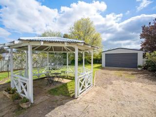 3 Bedroom House At Ballarat Lake Wendouree - Alfredton - 2