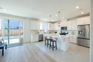 Modern Charming 4BR Home, Family Friendly, Office Space, Fast WiFi, Free Parking - Folsom - 5