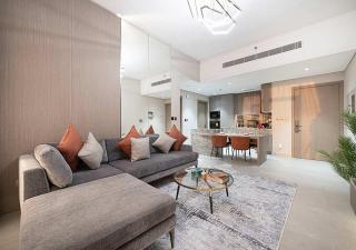 Chic 1-Bed Apartment with Exclusive Amenities JVC - 9