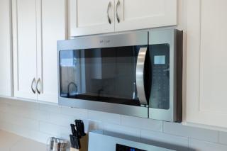 Modern Charming 4BR Home, Family Friendly, Office Space, Fast WiFi, Free Parking - 1