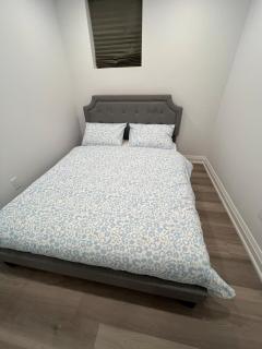 Cozy 2 Bedrooms Modern Basement Suite with Private entrance, Kitchen and parking - Mississauga - 3