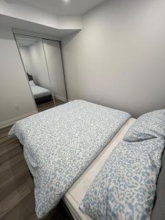 Cozy 2 Bedrooms Modern Basement Suite with Private entrance, Kitchen and parking - Mississauga - 2
