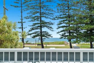 Mermaid Beachfront Retreat - Moments from Top Dining - Gold Coast - 6
