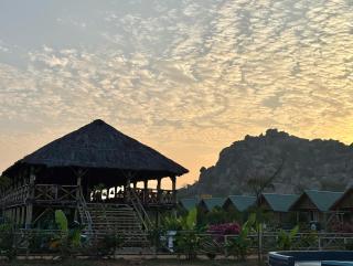 Mowgli's Cafe Hampi & Guest House - Hampi - 2