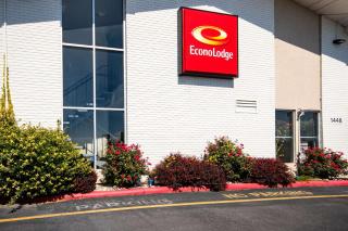 Econo Lodge - 7
