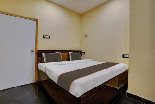 Hotel O Golden Suites - Vāshi - 9