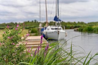 Charming Chalet On A Fantastic Holiday Park In Lowestoft Ref 12077B - 6