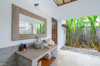 Villa Nolan, 3 Bedrooms Private Villa Near Canggu - Kerobokan - 5