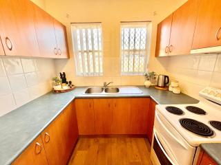 Stylish 3 Bedroom Apartment - South Hedland - 8