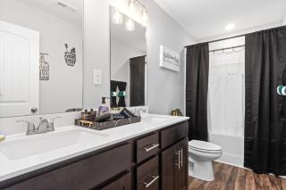 Cozy 2-bedroom condo in lovely Clarksville with WiFi, AC - Clarksville - 4