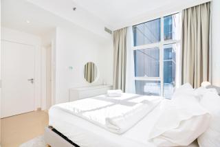 Stylish 1-Bedroom with Stunning Marina Views at Dorra Bay - 1