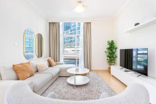 Stylish 1-Bedroom with Stunning Marina Views at Dorra Bay - 2