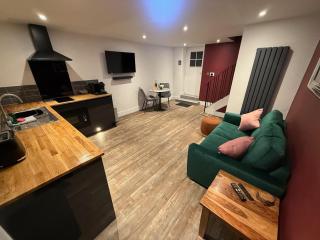 Cedar Barn - Nantwich, with Hot Tub - - 0