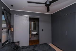 Sea Pod Luxury Container House - Franskraal - 3
