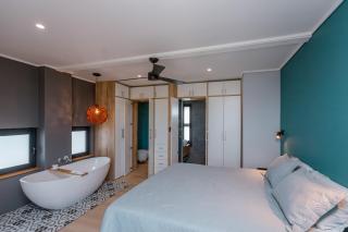 Sea Pod Luxury Container House - 2