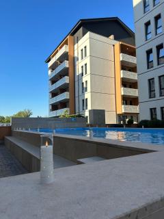 Adela & Robert Home cu piscină și parcare privată - 4