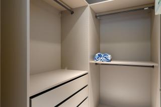 Penthouse 2BR Seaview Top Floor - 4