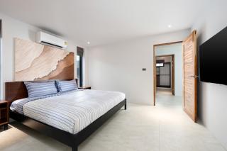 Penthouse 2BR Seaview Top Floor - 2