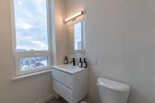 Bright and Bold Escape with NYC Views and Free Parking, Sleeps 9 and 2 Baths - Newark - 5