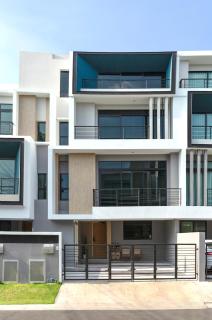 3 Bedroom 3 Bathroom, Luxury Home, Near Ekkamai - Ban O Pao - 0