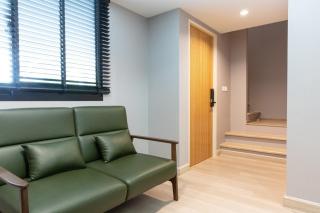 3 Bedroom 3 Bathroom, Luxury Home, Near Ekkamai - Ban O Pao - 5