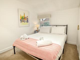 Pass the Keys Charming 2-Bedroom Cottage in Historic Lincoln - Lincoln - 7