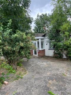 3 Bed Cottage Retreat - Private Garden & Parking - Orpington - 3