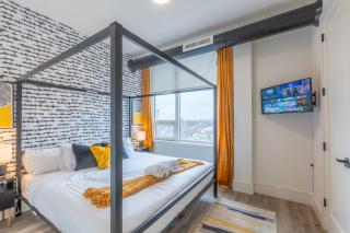 Bright and Bold Escape with NYC Views and Free Parking, Sleeps 9 and 2 Baths - Newark - 7