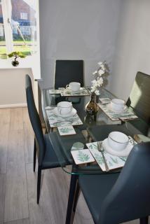 2 Bedroom semi-detached house Luton - 2