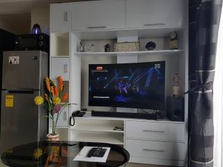 Araneta Cubao No Brown Outs 1BR Furnished Condo with Balcony free WiFi Netflix - Manila - 8