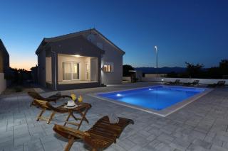 Fjaka holiday home - Pridraga - 2