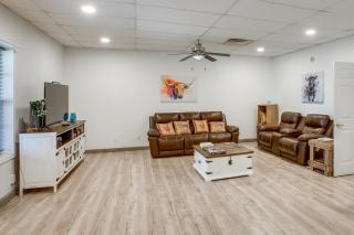 8 Mi to Kentucky Downs Quiet Getaway with Patio - 7