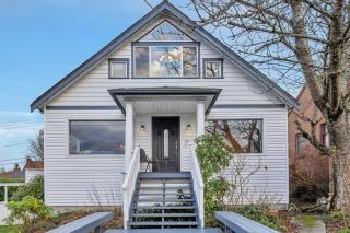5 Mi to Dtwn Seattle Home with Ocean and City Views - 8