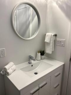 Chic Contemporary 2 bedroom Minutes from the falls - Cataratas do Niágara - 6