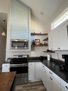 B St Bungalow - Gas City - 6
