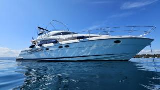 Superbe yacht dans le port de Cannes - 7