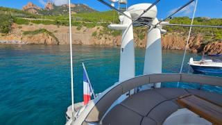 Superbe yacht dans le port de Cannes - 4