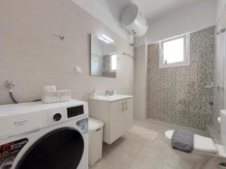 Tompazi modern apt with amazing view in Alimos - Atene - 8